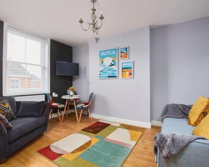 Delven House - Self Check-in, Self-Catering Serviced Apartments