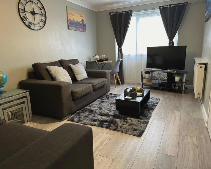 Modern Cosy Warm Home With Free Parking