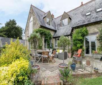 Spacious Rural Cotswolds Family Home With Mod-cons!