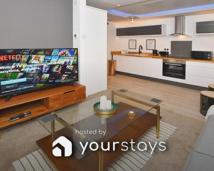 Antrobus Deluxe Apartments by YourStays