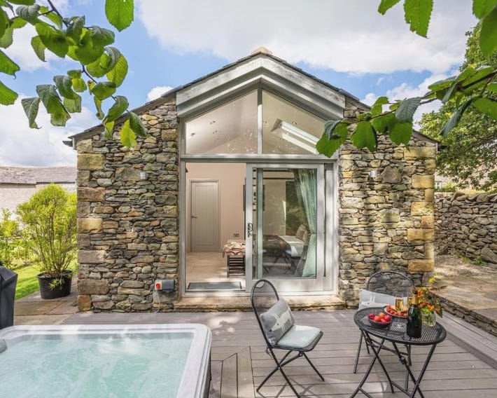The Cow Shed - with hot tub