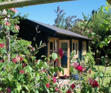 Sleeps2- Wifi - Walkers Paradise - South Facing