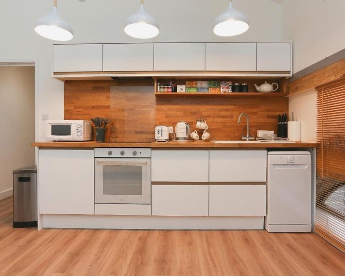 Strawberry Line, Apartment 2