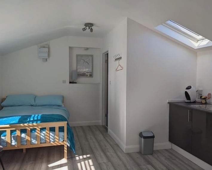 Seaside guest house a stone's throw from the beach