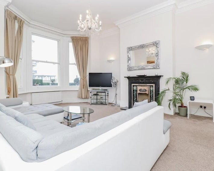 3 Queens Gardens Sea View Apartment