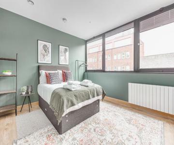 Modern Apt, Town Centre, 4 Guests, Pkg, Wifi By Tent Serviced Apartments