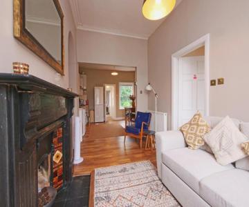 Fifth Quarter Apartment with Free Parking