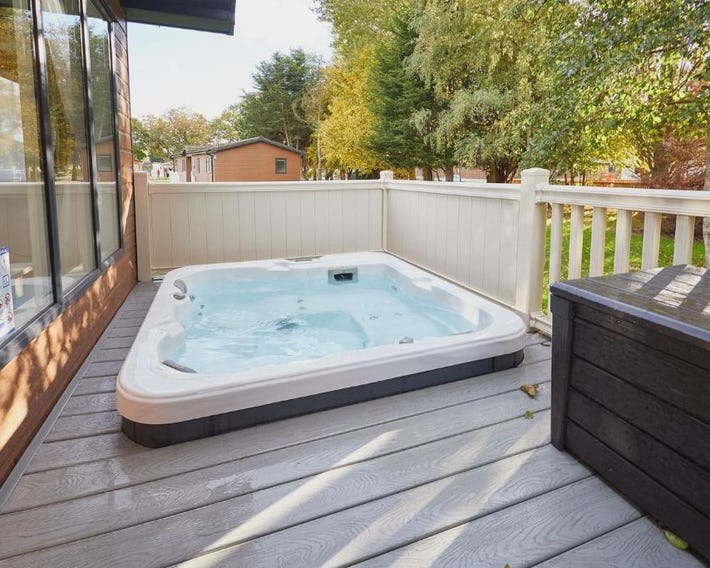 Happy Days Lodge with Hot Tub