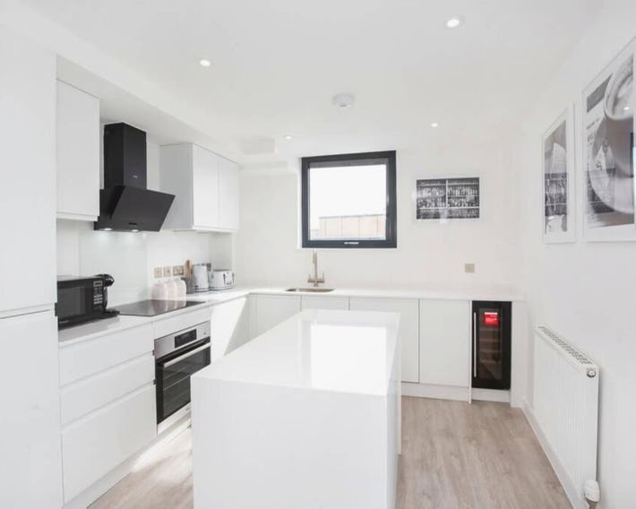 2 Bedroom Penthouse - large balcony - Minster view