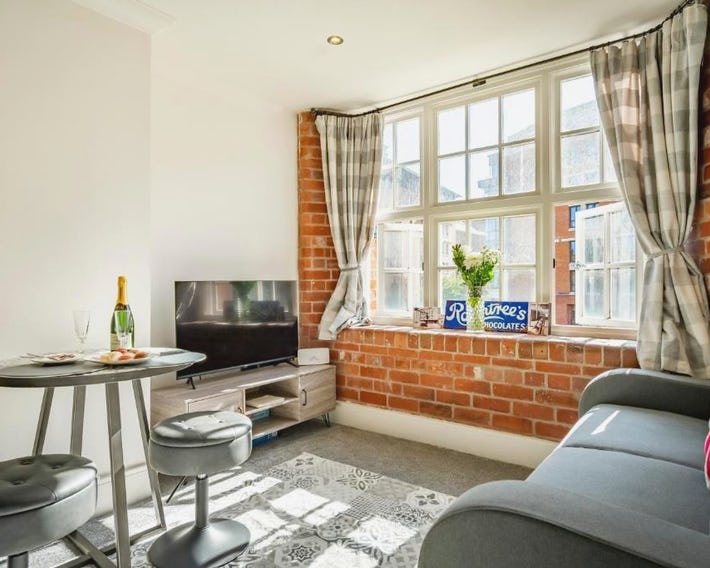 35 Cocoa Suites (parking included!)