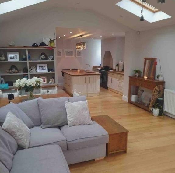 Spacious 3-Bed Home in York Free Parking Sleeps 5