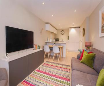 Compton Lodge Luxury Apartment-free Parking
