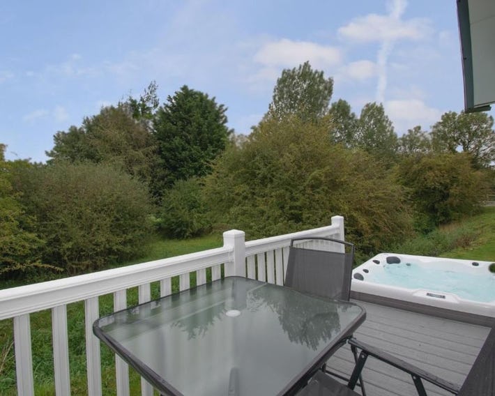Yorkshire Lodge with Hot Tub
