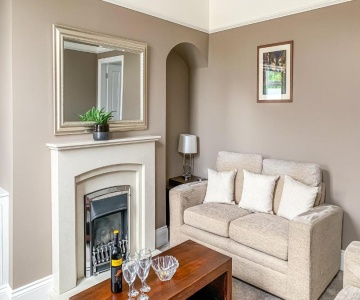 Cedar House - Quaint Victorian Home With Free Parking
