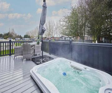 Country Cabin With Hot Tub