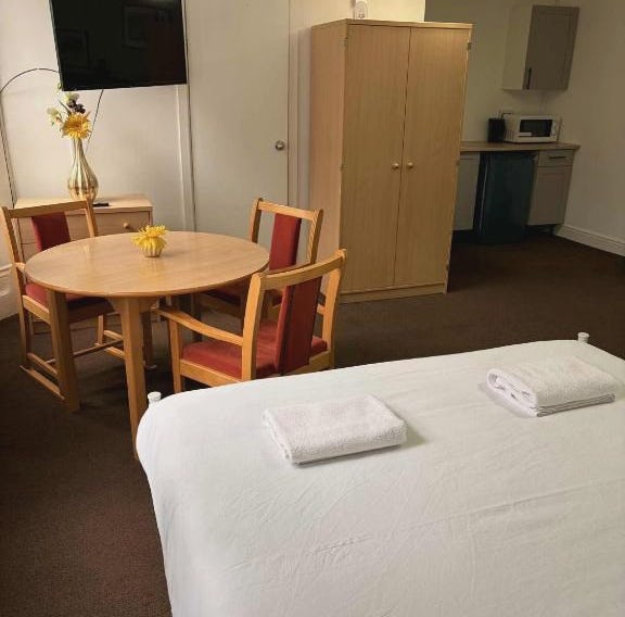 Budget Studio - Central Gosport with Free Parking