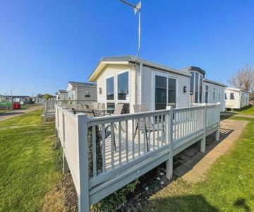 Lovely 6 Berth Caravan With Decking At California Cliffs In Scratby Ref 50048L