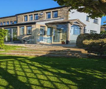 Lane End Cottage Holmfirth - Private Luxurious - 2 Ensuites, Gated Parking, Patio & Garden with Exce