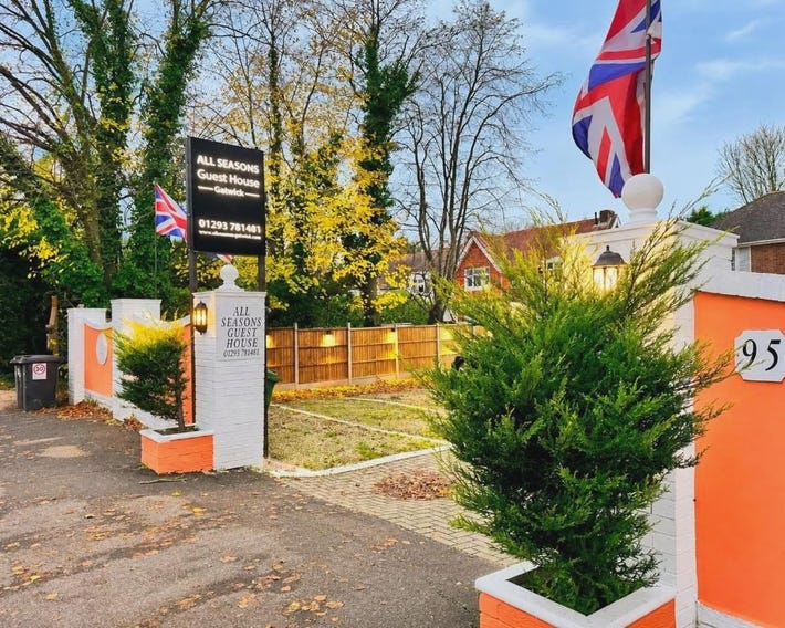 All Seasons Gatwick Guest House & Parking
