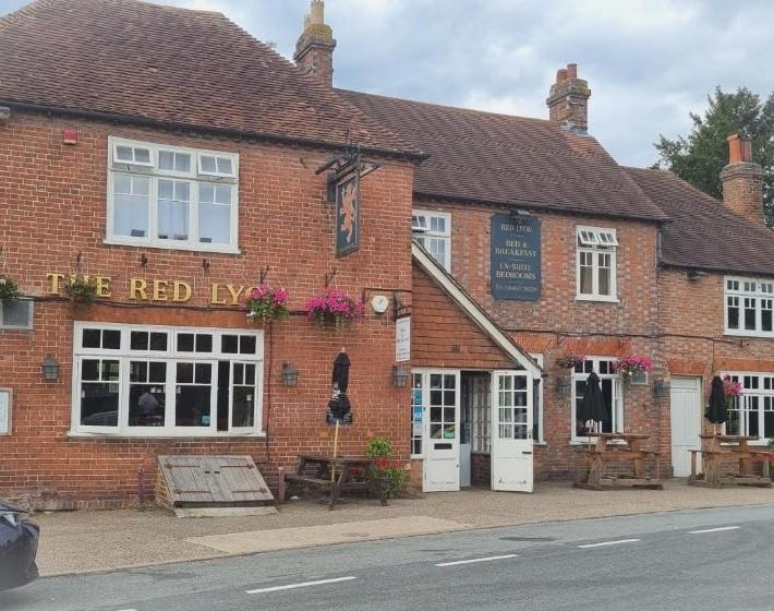 The Red Lyon Slinfold