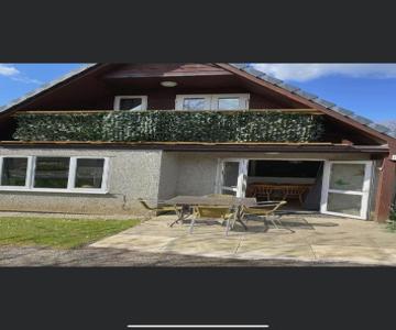 128 Hengar Manor