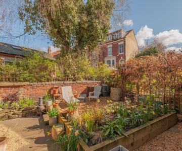 Wonky Cottage With Amazing Garden - Pass The Keys