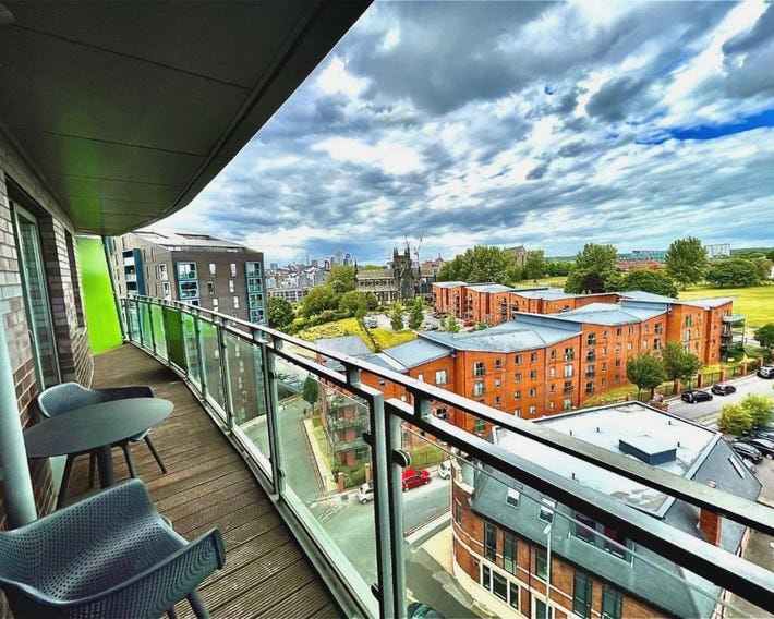 Chic Leeds City Apartment, Free Parking, Balcony