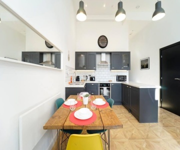 Spacious 2 Bedroom City Centre Apartment