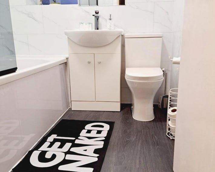2 Bedroom House in Leeds - Sleeps 5 WiFi Pets