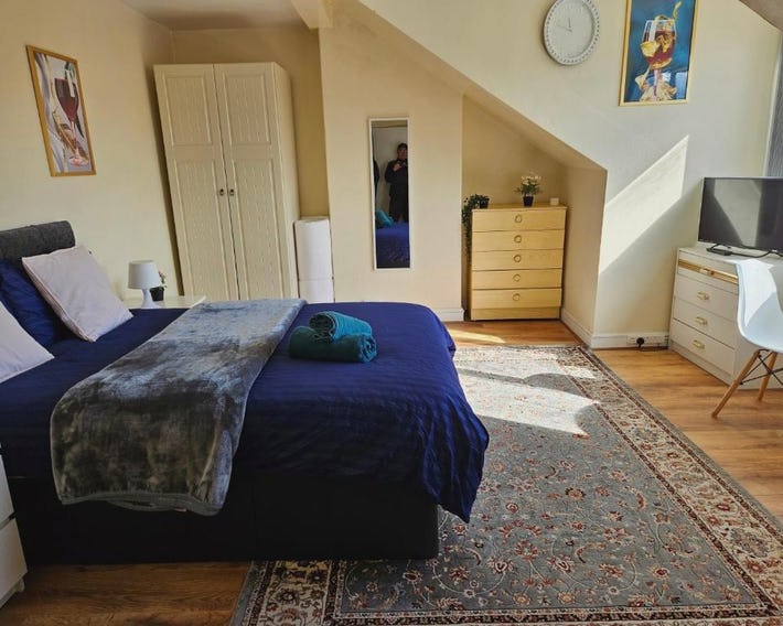 Homely double bed, TV, Wi-Fi and garden