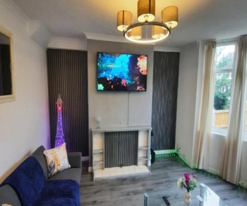 Entire Home In Leeds, Free Wifi, 3 Car Parking