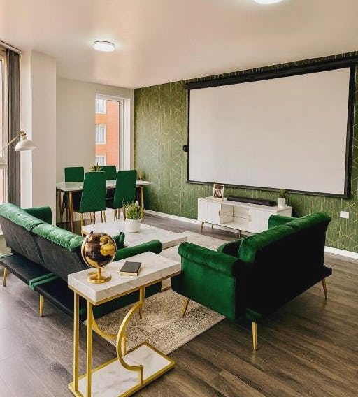 Luxury Cinema Lounge 2Bed Leeds City Centre FREE Parking