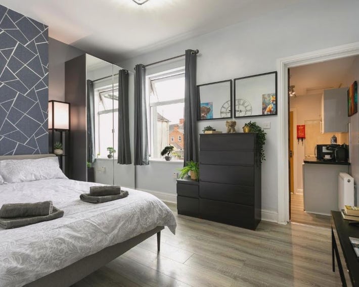 The Regent - Stylish Luxury Studio near City Centre - Free Parking