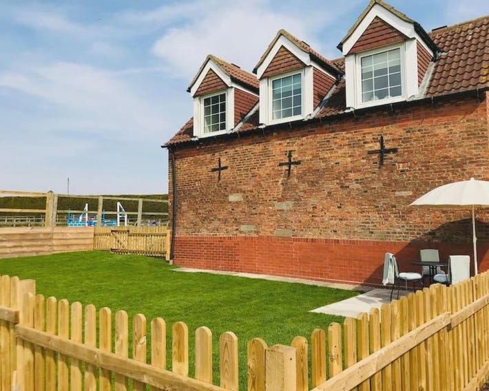 Grove Farm Old Granary, 1st floor Loft Apartment, Includes Continental Breakfast