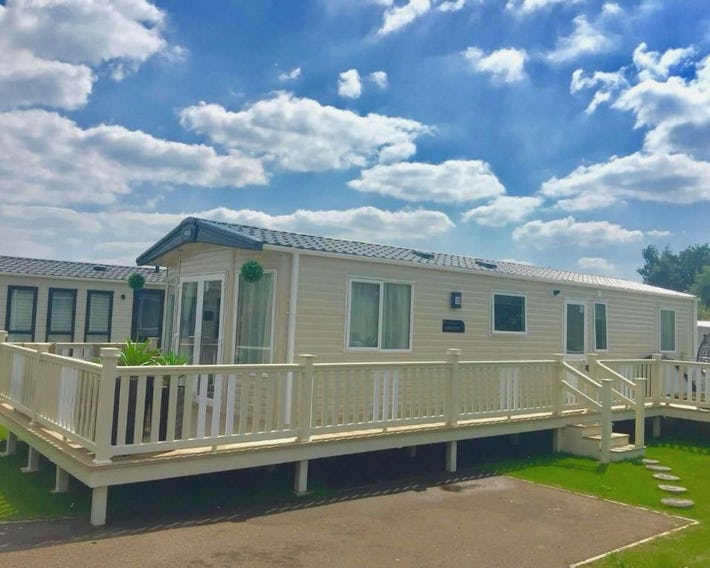 Luxury Caravan with Hot tub on Tattershall lakes
