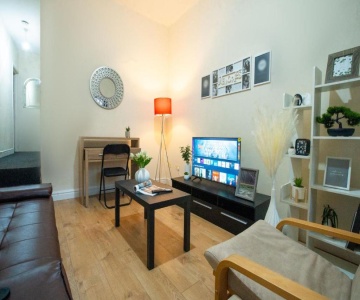 Kirkdale Apartment