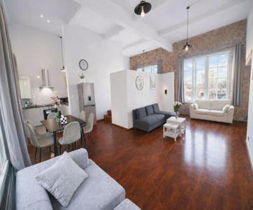 Central Apt, Parking, Walk To Shops, Bars & Trains