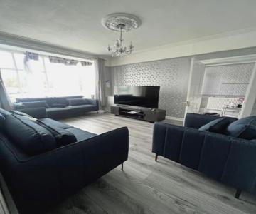No. 206 - Spacious 5 Bed