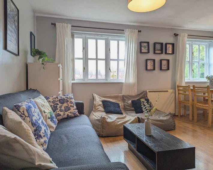 Vintage 2-Bed City Centre Gem Free Parking