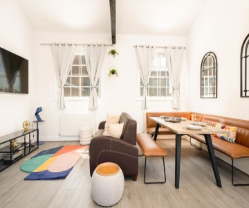 Stylish Prime Location Apartment By Vichy
