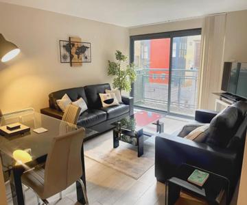 City Centre 2br Apartment, Free Parking!