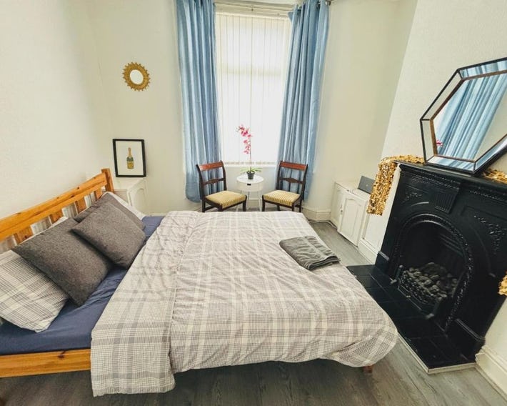 Entire 3 Bedroom House- FREE PARKING