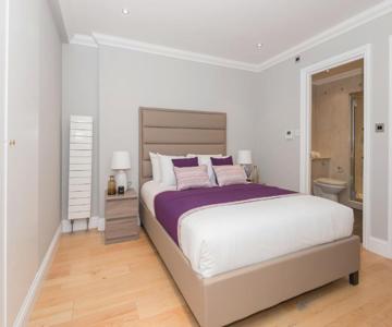 One Bedroom Hyde Park Apartment