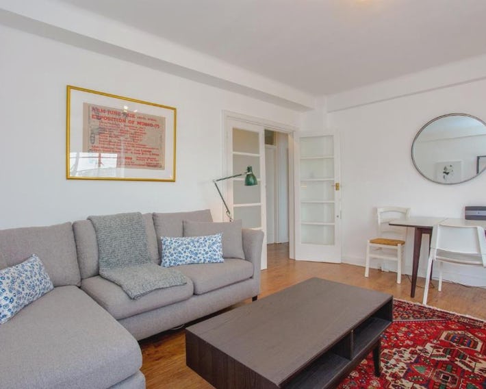 Contemporary 2 Bedroom Flat in Bayswater