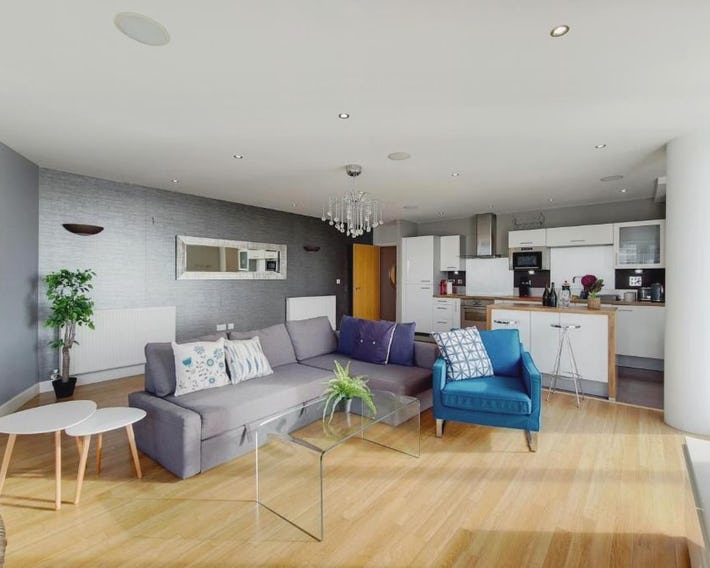 Deluxe three bedroom Apartment by London ExCeL Stays