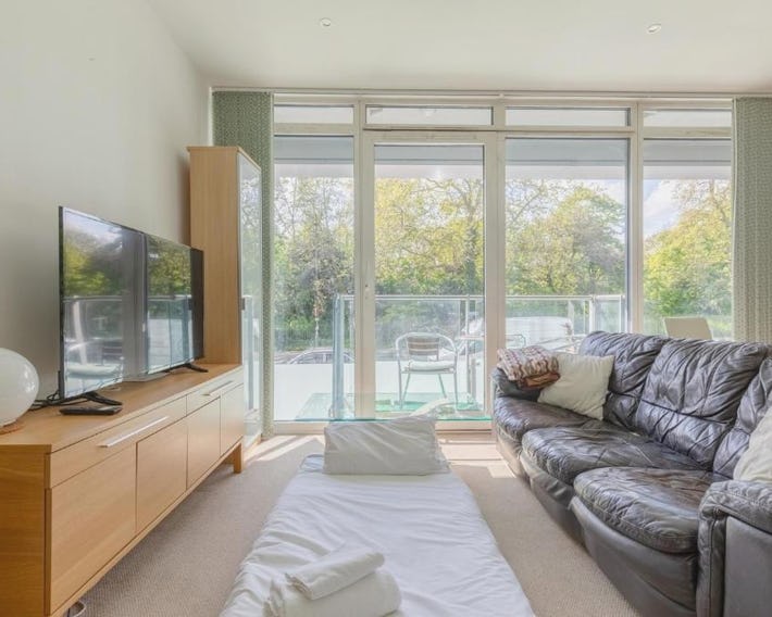 Minimal Studio with Views over Battersea Park