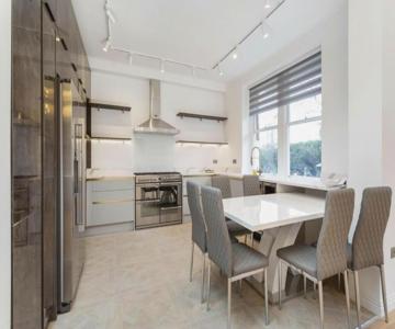 Modern Chelsea Flat, 3bd 2bath, With Parking
