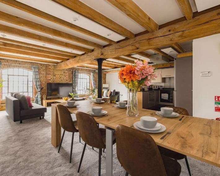 Wild Roses Serviced Apartments - ExCel Warehouse 2