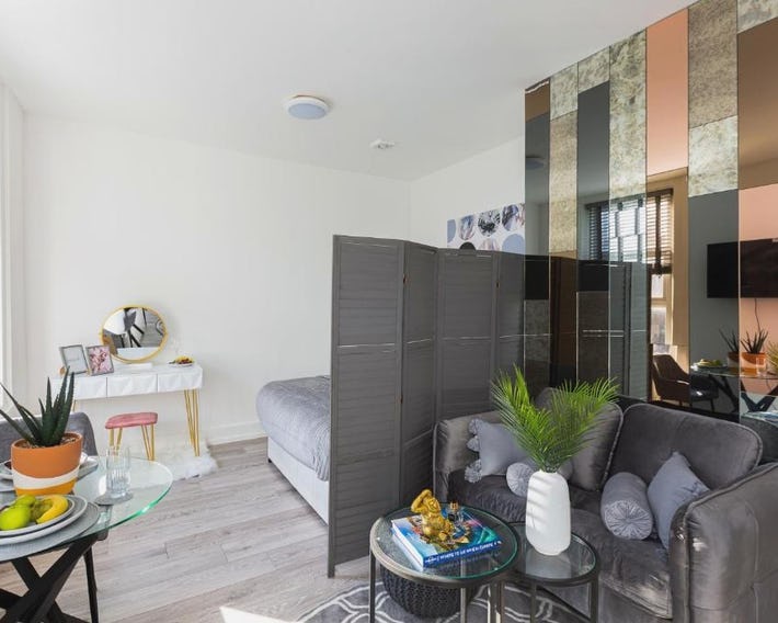 Trendy and Spacious Studio near Notting Hill 1