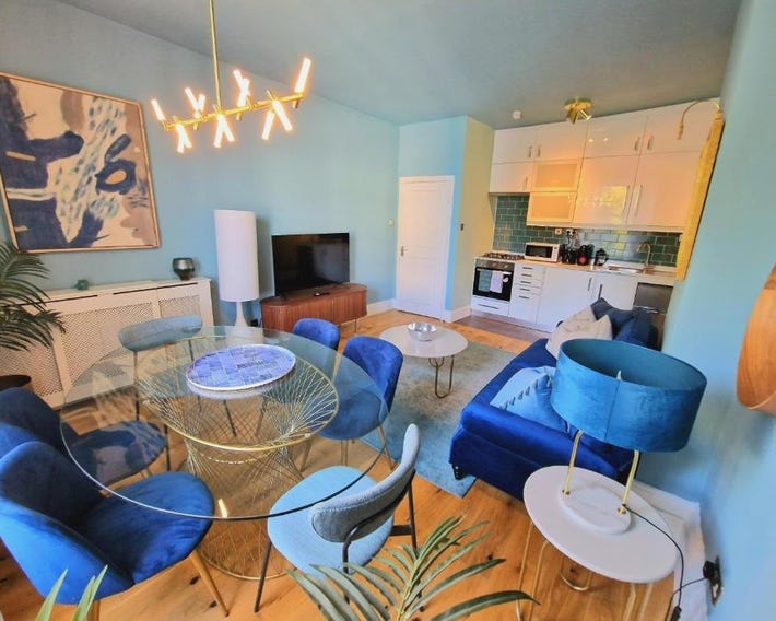 Gorgeous Hyde Park Home with Lift-Elevator Access & Nice View